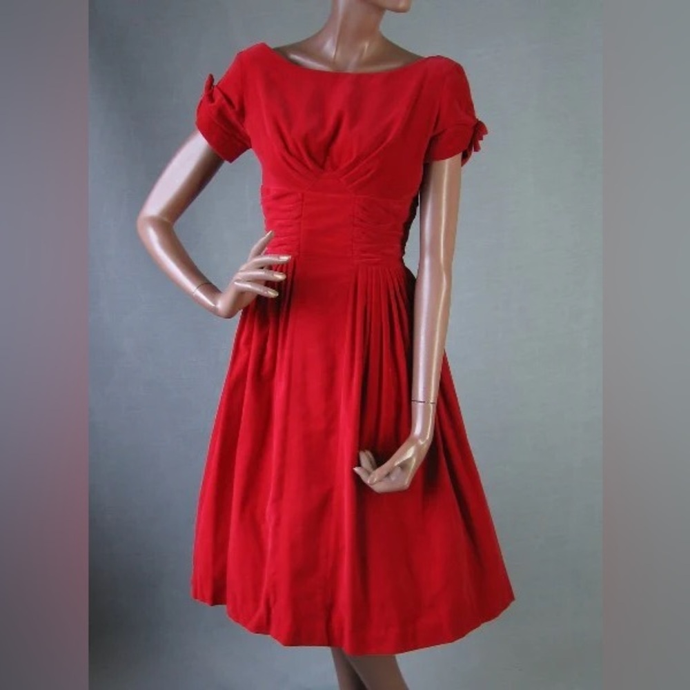 ◾️Vintage Leo Danal 1950s Party Dress Ruched Red Velvet Pleated Full Skirt